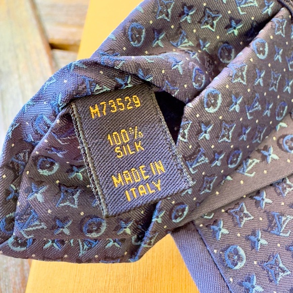 🔥LV HOLIDAY 25’🔥🆕💯LOUIS VUITTON LIMITED KNIGHT BLUE 3D-MONOGRAM MOTIF TIE🔥RARE✨ - Picture 13 of 17